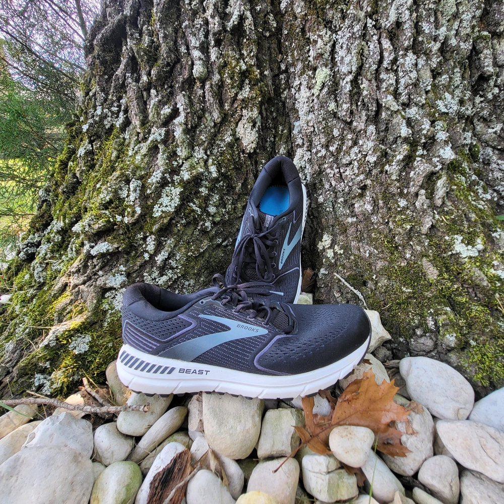 Brooks Beast Black and Blue Sneakers